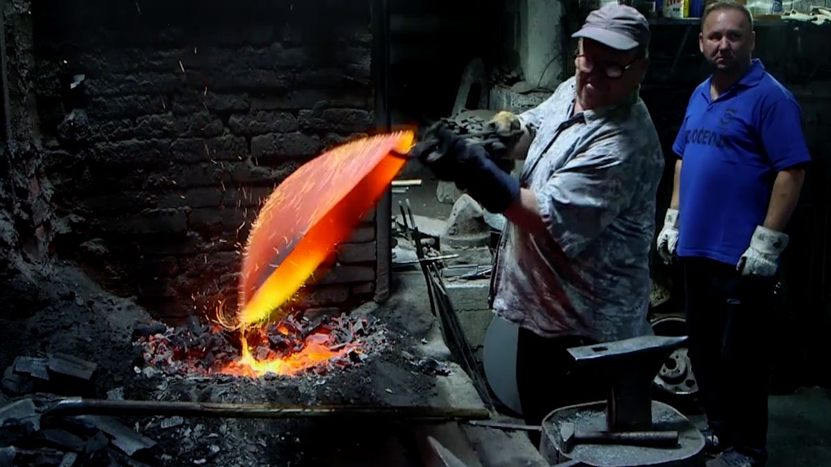 Takto pracují poslední tradiční kováři v Evropě